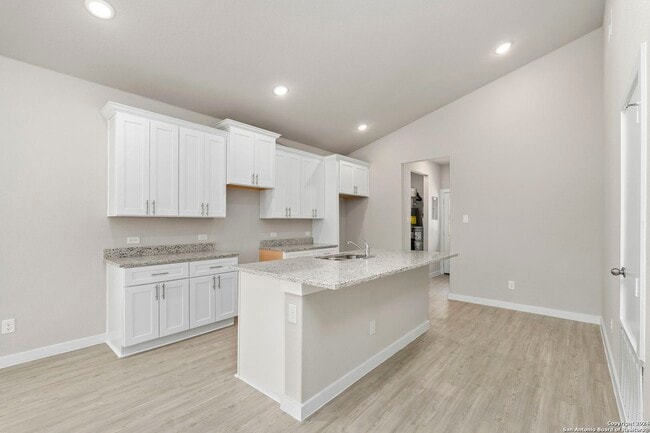 Building Photo - 510 Carol Crest St