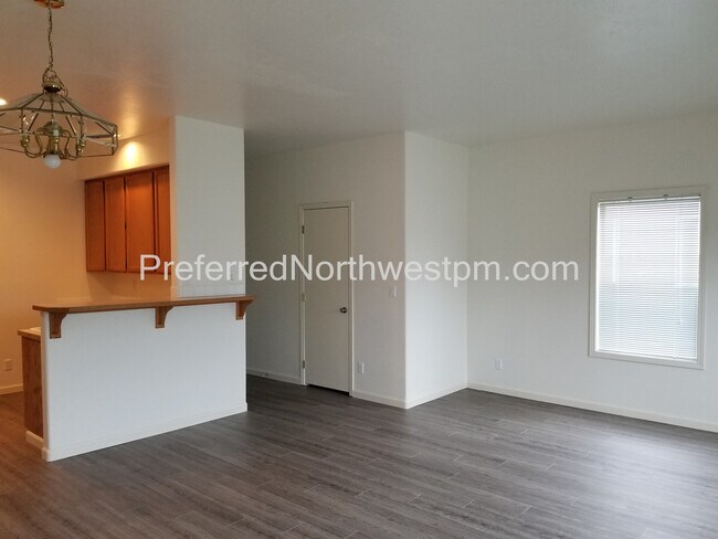 Building Photo - 4123 Forsythia St
