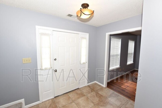 Building Photo - 2004 Emmbrook Ct