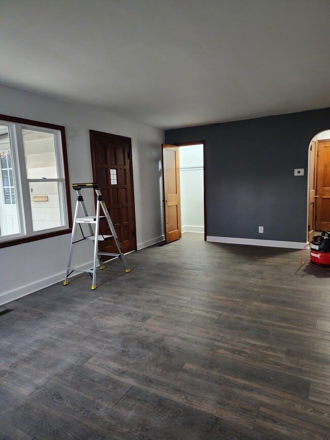 Living room - 844 Mayflower Dr