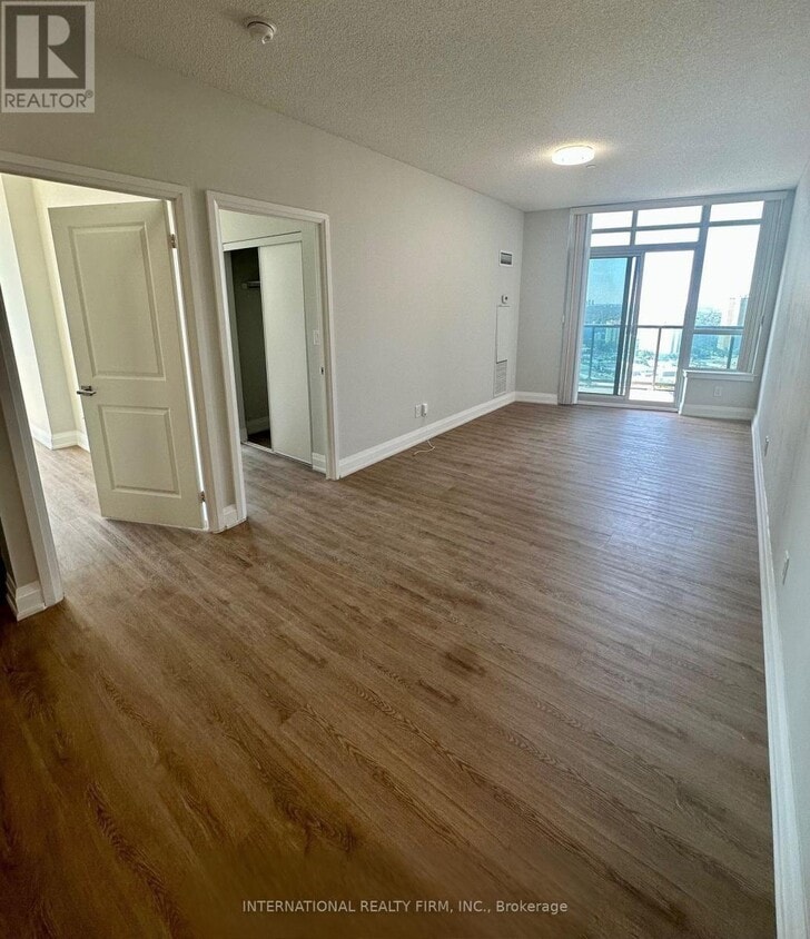 Photo principale - 7171 Yonge St