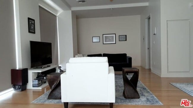 Foto del edificio - 801 S Grand Ave