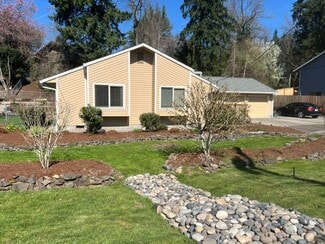 Building Photo - 1359 NW Maple Ln
