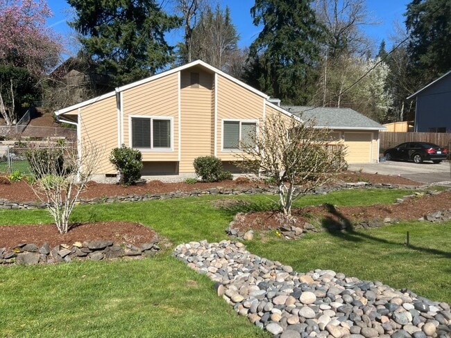 Beautiful Newly Renovated 3 Bedroom Home - Beautiful Newly Renovated 3 Bedroom Home