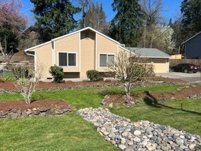 Building Photo - 1359 NW Maple Ln