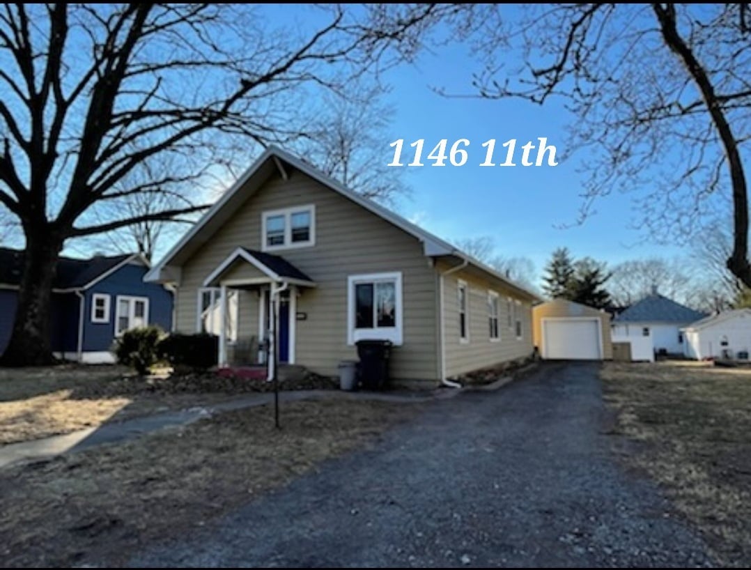 1146 11th St, Charleston, IL 61920 House Rental in Charleston, IL