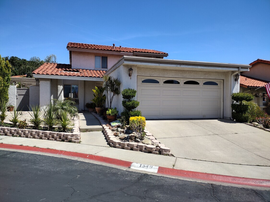 Primary Photo - 1349 Orchard Cir