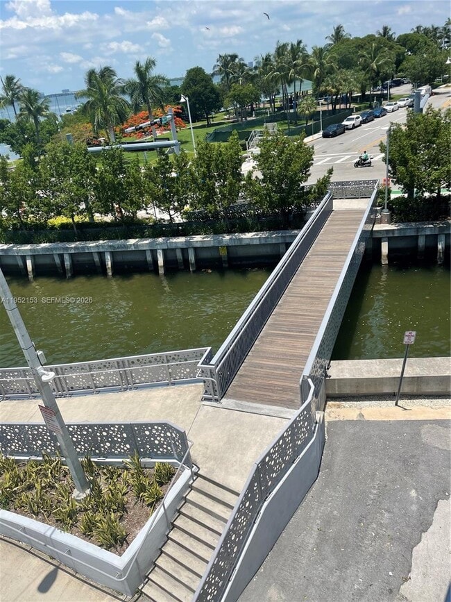 Building Photo - 1674 Bay Rd