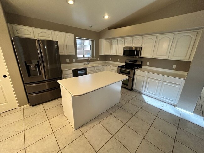 Foto del edificio - 3 Bed/ 2 Bath Home with Den in Arrowhead Ranch with Pool!