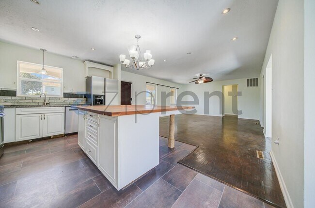 Foto del edificio - 2540 Sistina St