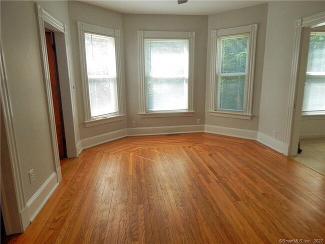 Building Photo - 38 Oak Ave