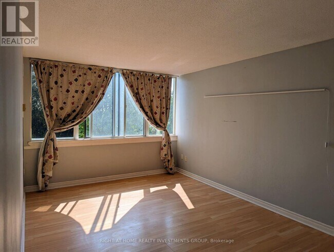 Building Photo - 350 Webb Dr