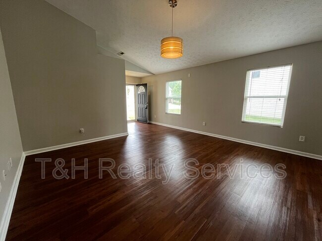 Building Photo - 4334 Round Lake Bend