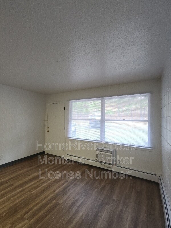 Building Photo - 707 SW Higgins Ave