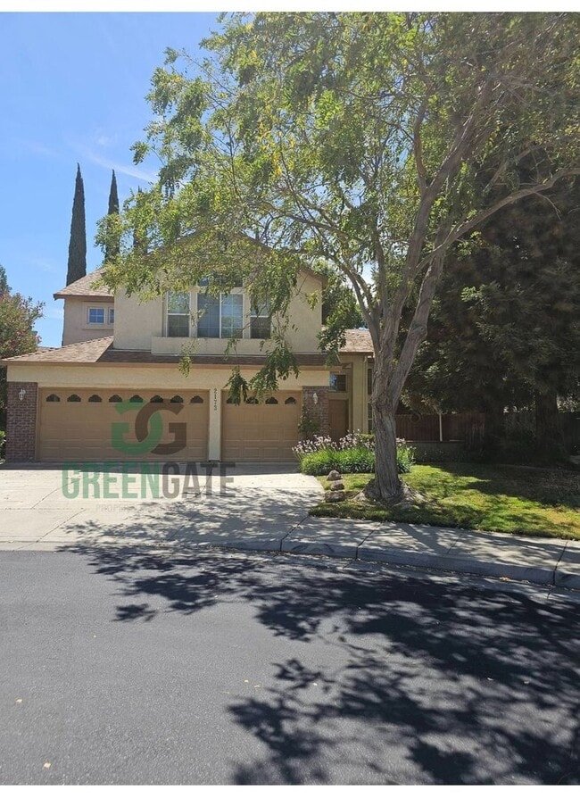 Building Photo - Beautiful 4 Bedroom, 3 Bathroom Home in Tr...