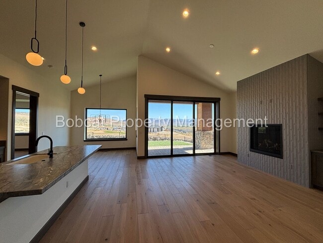 Foto del edificio - Brand New, Mountain Modern Home on Genoa R...