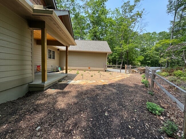Building Photo - 207 Usgewi Ct