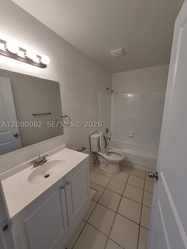 Building Photo - 874 SW 9th St