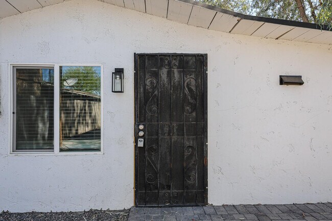 Foto del edificio - 2721 E Willetta St