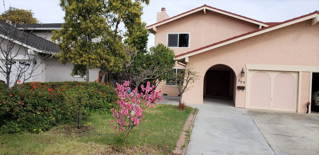 Front entrance and covered porch - 755 E Homestead Rd