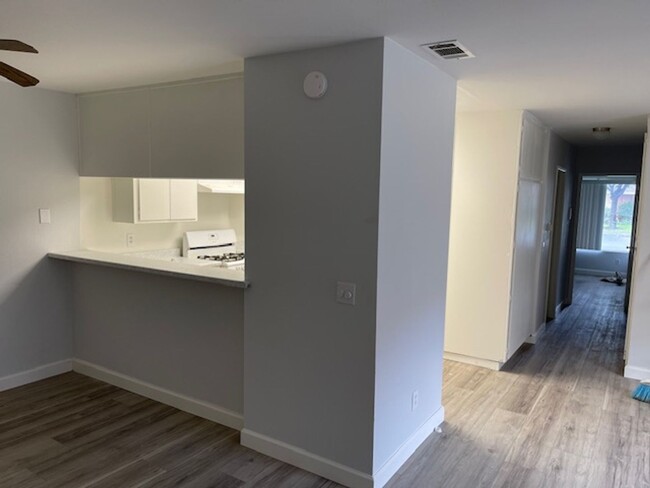 Building Photo - Remodeled Condo