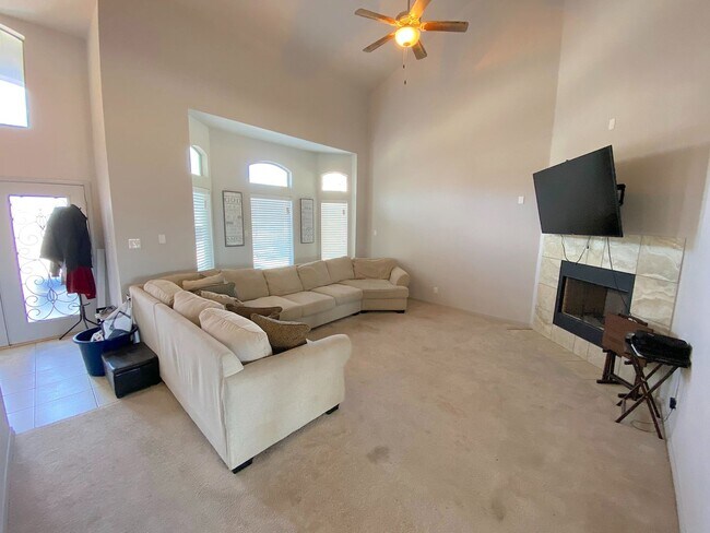 Foto del edificio - Northeast El Paso/Sandstone Ranch Estates 4 Bed Refrig A/C in Cul De Sac!