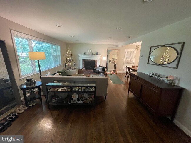 Building Photo - 7205 Bayside Ct