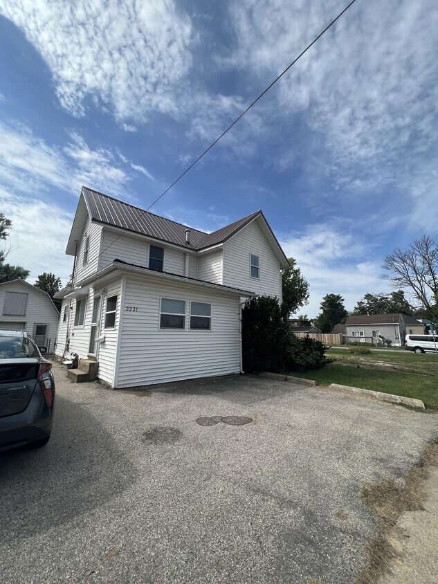 Primary Photo - 2231 5th Ave