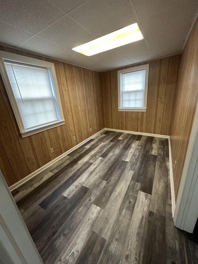 Building Photo - 1633 Mahoning Ave