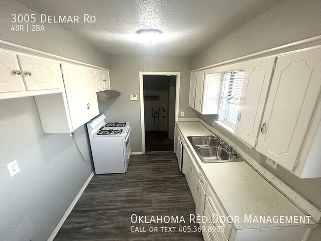 Building Photo - 3005 Delmar Rd