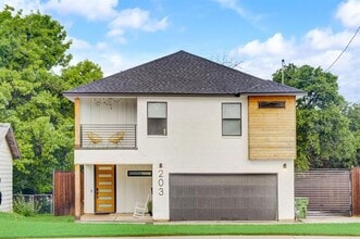 Building Photo - 203 S Cockrell Hill Rd