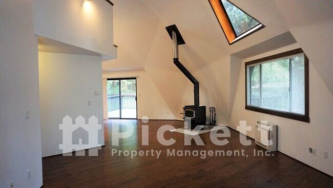 Foto del edificio - Central Kitsap Geodesic Dome