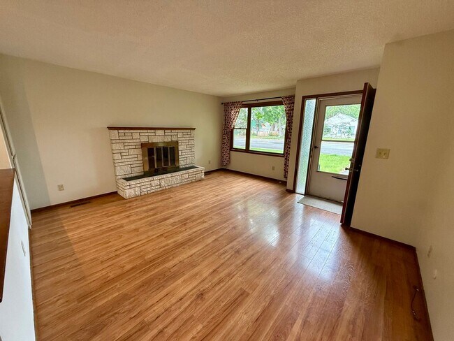 Foto del edificio - Lovely 4 Bed 2 Bath Home in Lewis & Clark Neighborhood!