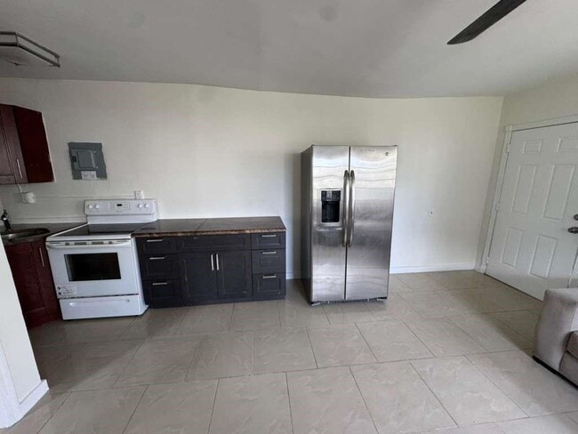 Building Photo - 1042 Foster Rd