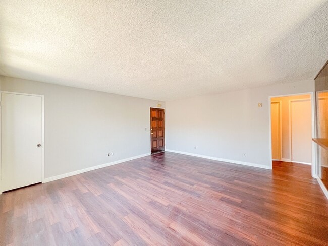Building Photo - 4331 Green Ave