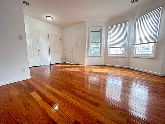 Foto del edificio - 329 S 19th St