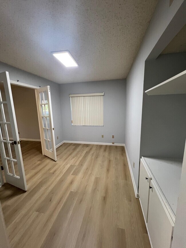 Building Photo - 23 Catalonia Ct