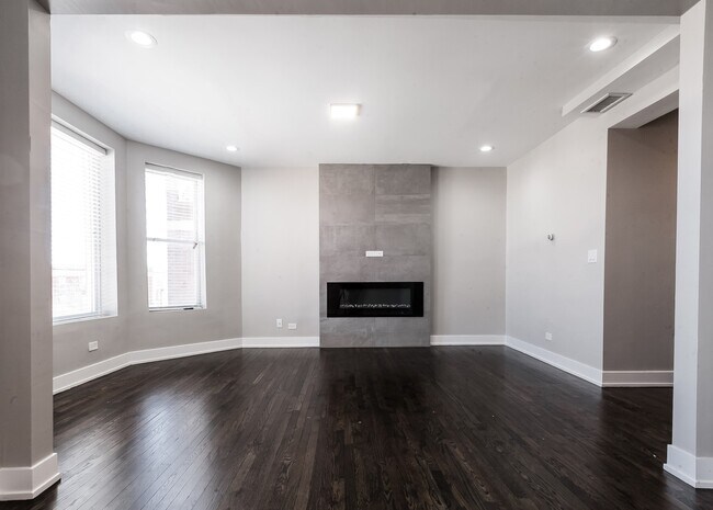 Foto del edificio - 4552 S Indiana Ave