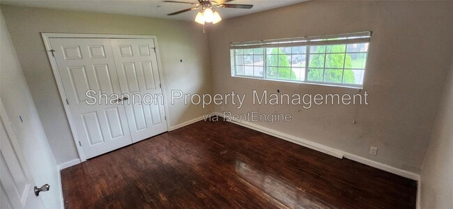 Foto del edificio - 5655 Meadow Creek Ln