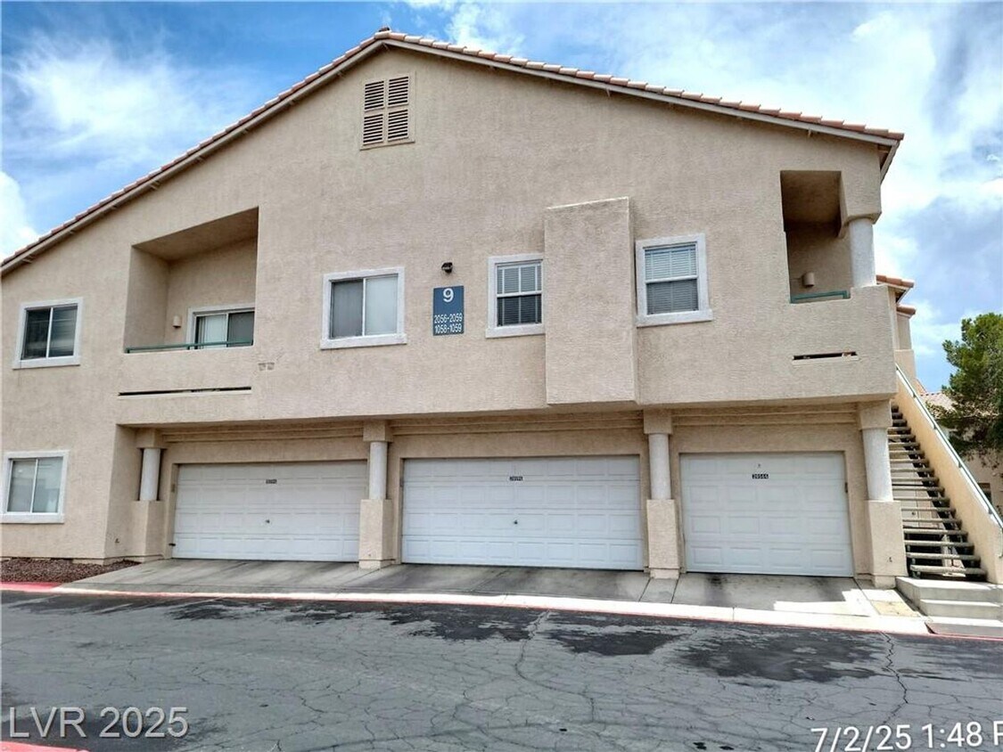 Primary Photo - Bright Green Valley Condo in Gated Southpa...