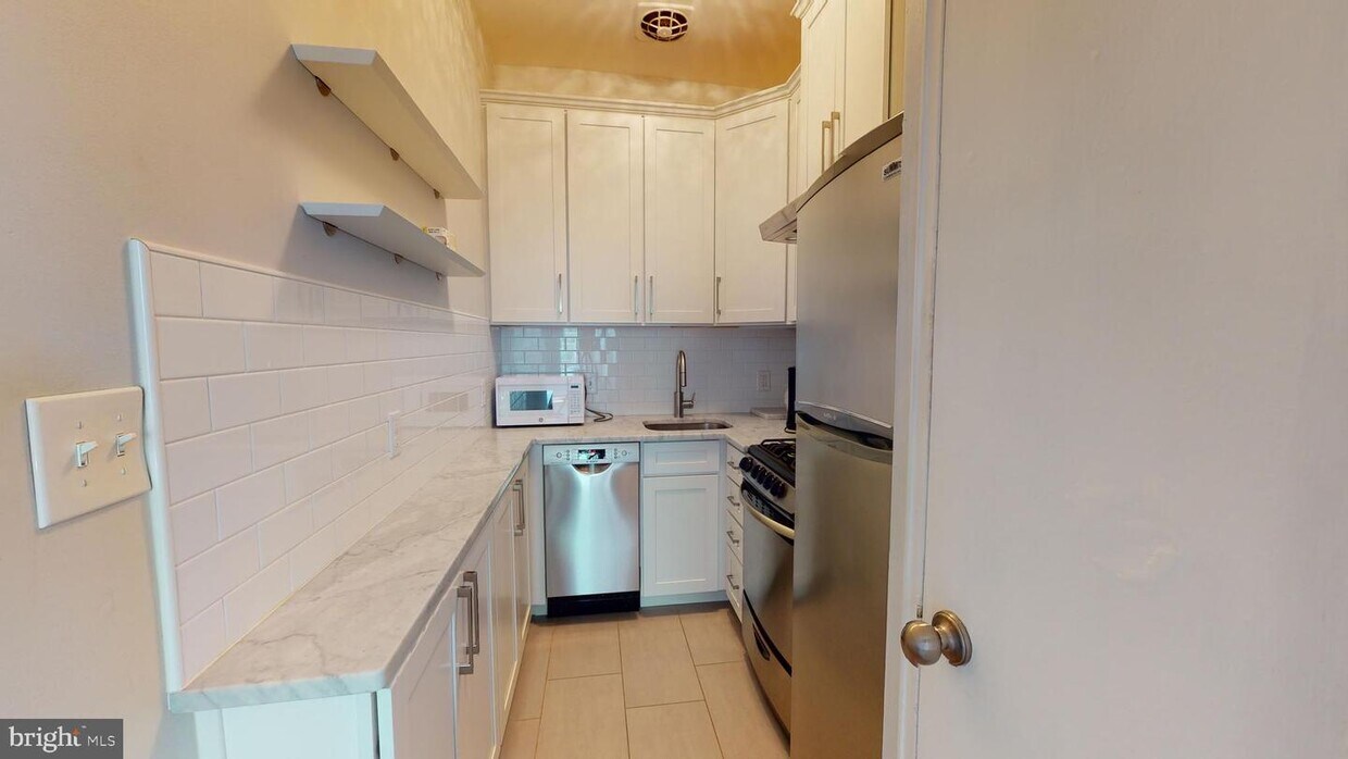 Primary Photo - 1300 Massachusetts Ave NW