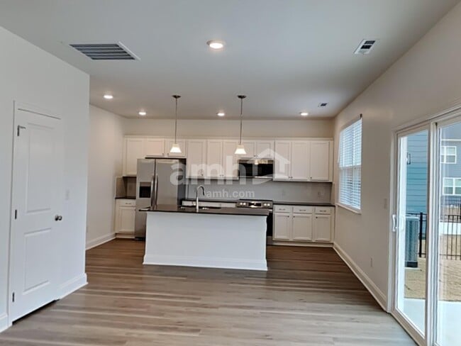 Building Photo - 215 Deanscroft Dr