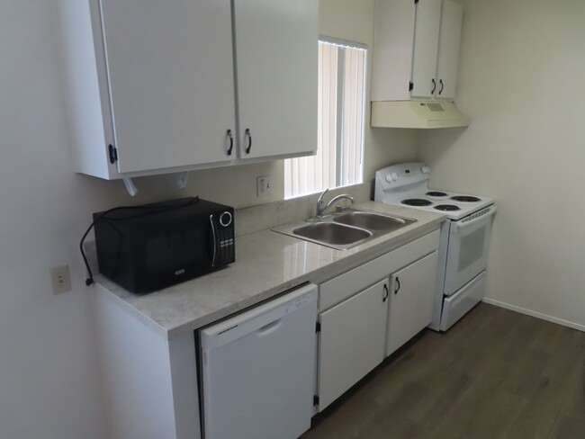 Foto del edificio - One Bedroom Condo in Point Loma with Two P...