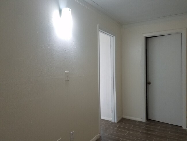 hallway - 1293 Old Bridge Rd