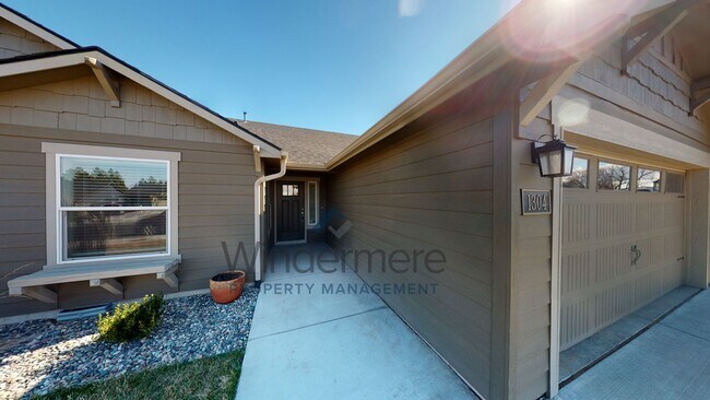 Building Photo - 1304 Caprio Loop *Located in the Blue Moun...