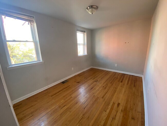 Building Photo - 539 North 33rd Street