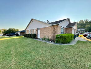Building Photo - 1386 N Bernice Dr