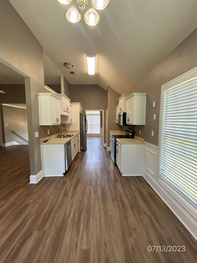 Foto del edificio - 147 River Park Cir