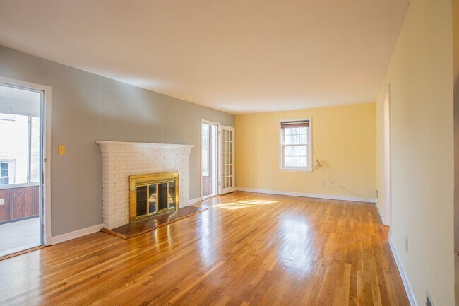 Foto del edificio - Charming 3 BR/2 BA Single-Family Home in S...