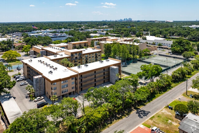 Tampa Racquet Club Condominiums